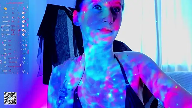 mon lola online show from February 28, 2025, 12:52 pm