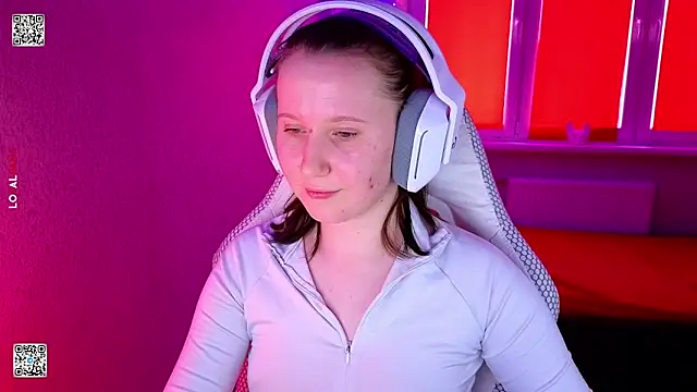 Snapshot of mon_lola chatting on February 5, 2026, 8:19 am mon lola online show from February 5, 2026, 8:19 am