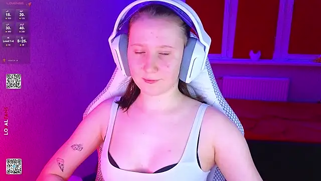 Snapshot of mon_lola chatting on February 18, 2026, 5:09 pm mon lola online show from February 18, 2026, 5:09 pm