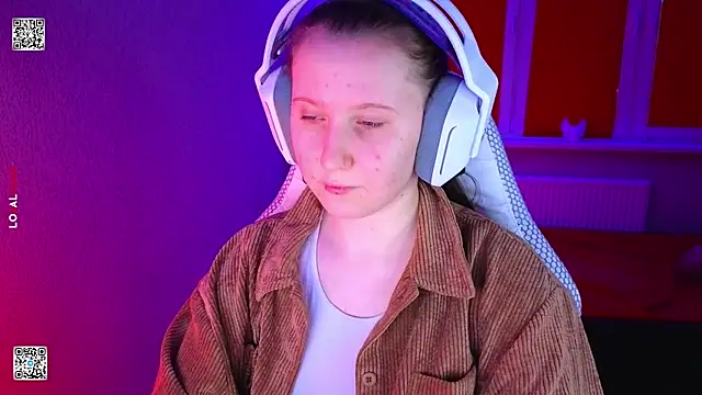 Snapshot of mon_lola chatting on February 19, 2026, 2:13 pm mon lola online show from February 19, 2026, 2:13 pm