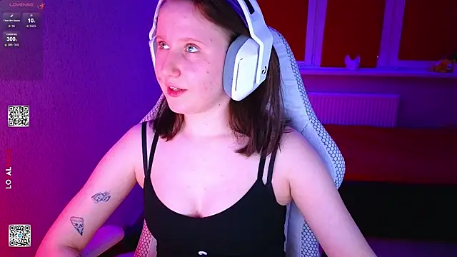 Snapshot of mon_lola chatting on February 25, 2026, 3:54 pm mon lola online show from February 25, 2026, 3:54 pm