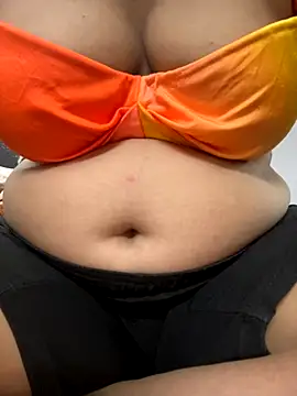 Snapshot of Red-Magic-25 chatting on September 10, 2025, 7:19 am Red-Magic-25 online show from September 10, 2025, 7:19 am