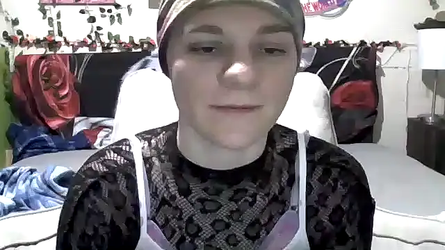 AverageRose online show from March 16, 2025, 9:05 pm