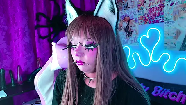 LaytonBox online show from March 2, 2025, 11:42 pm