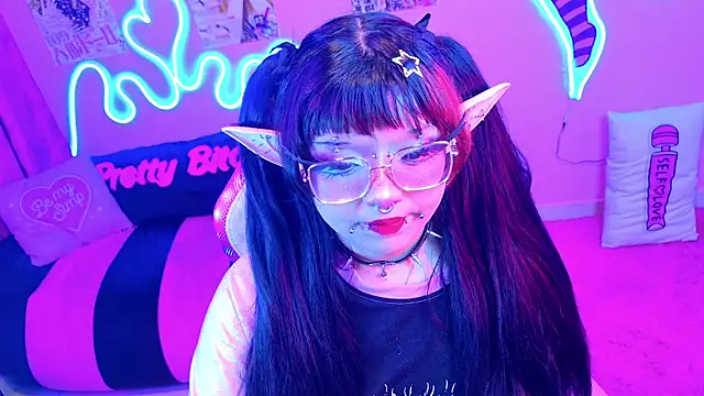 LaytonBox online show from March 22, 2025, 1:43 am