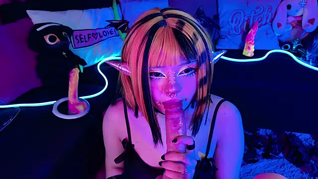 LaytonBox online show from September 23, 2025, 1:47 pm