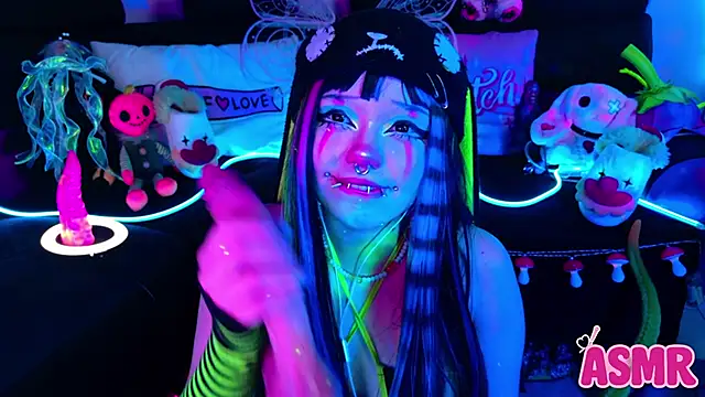 LaytonBox online show from October 7, 2025, 2:03 pm