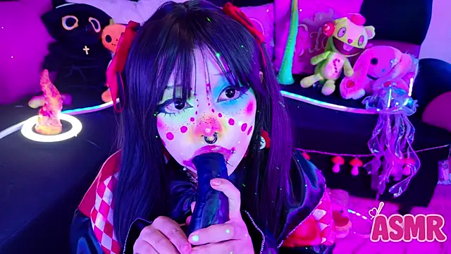 LaytonBox online show from October 31, 2025, 12:39 pm