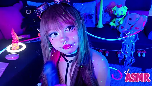 LaytonBox online show from November 2, 2025, 1:13 pm