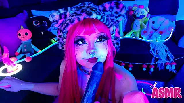 LaytonBox online show from November 4, 2025, 1:43 pm