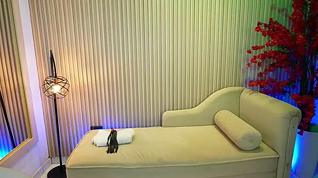 Emma Walkerr  online show from September 25, 2025, 7:06 pm