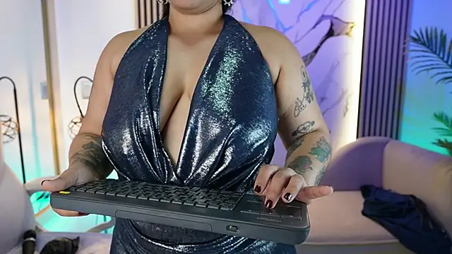 Emma Walkerr  online show from February 6, 2026, 7:06 pm