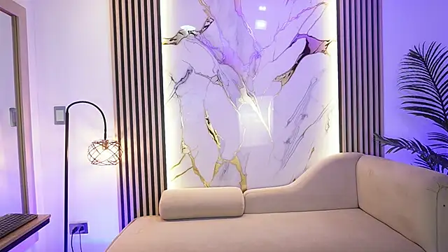 Emma Walkerr  online show from March 30, 2026, 7:04 pm