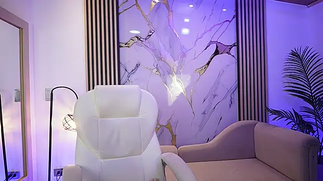 Emma Walkerr  online show from April 14, 2026, 6:03 pm