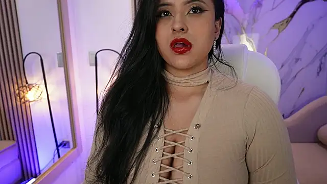 Emma Walkerr  online show from April 15, 2026, 7:58 pm