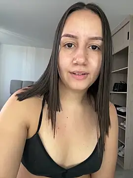 Jullya x online show from May 13, 2026, 8:06 pm