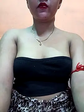 Eisha 20s online show from September 12, 2025, 10:32 pm