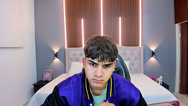 Tommy18   online show from October 30, 2025, 3:41 am