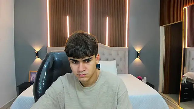 Tommy18   online show from November 11, 2025, 3:39 am