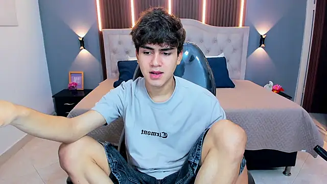 Tommy18   online show from April 2, 2026, 3:48 am