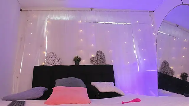 Snapshot of Bonny_and_carrot chatting on November 8, 2025, 5:12 pm Bonny and carrot online show from November 8, 2025, 5:12 pm