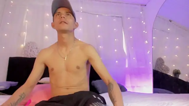 Snapshot of Bonny_and_carrot chatting on November 18, 2025, 7:29 pm Bonny and carrot online show from November 18, 2025, 7:29 pm