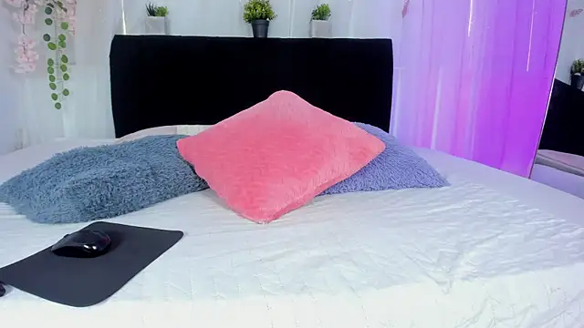 Snapshot of Bonny_and_carrot chatting on December 20, 2025, 6:48 pm Bonny and carrot online show from December 20, 2025, 6:48 pm