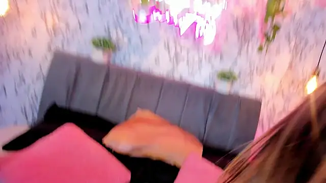 Snapshot of Bonny_and_carrot chatting on February 18, 2026, 6:59 pm Bonny and carrot online show from February 18, 2026, 6:59 pm