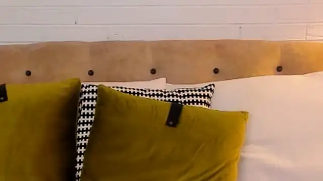 SarahGrays online show from November 17, 2025, 5:30 pm