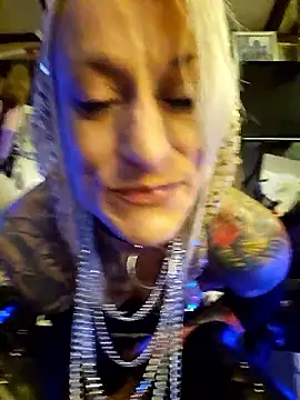 Snapshot of MissParadise40 chatting on November 4, 2025, 11:37 pm MissParadise40 online show from November 4, 2025, 11:37 pm