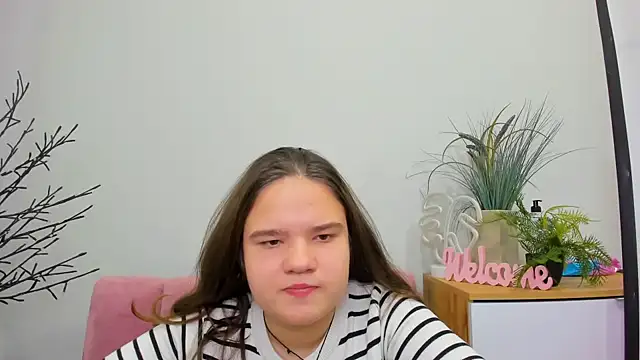 AdeleCruz online show from February 2, 2025, 1:19 pm