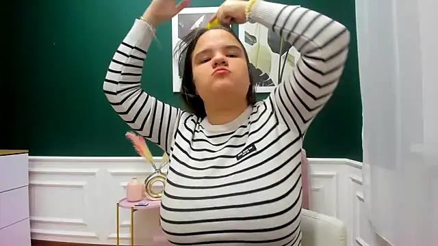 AdeleCruz online show from February 9, 2025, 1:14 pm