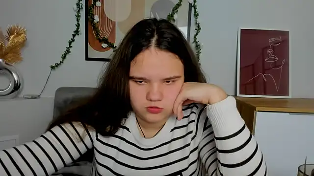 AdeleCruz online show from February 14, 2025, 4:31 pm