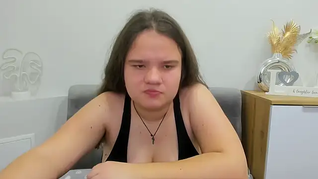 AdeleCruz online show from March 15, 2025, 1:18 pm