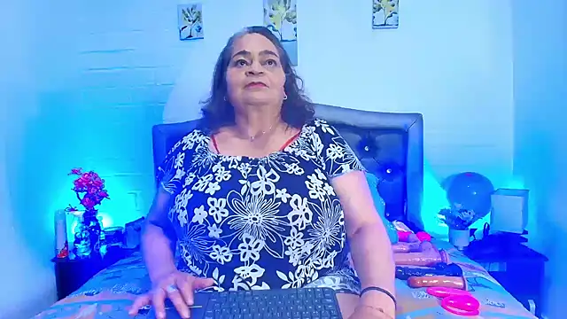 Snapshot of VickyBoobss chatting on April 19, 2026, 1:10 pm VickyBoobss online show from April 19, 2026, 1:10 pm