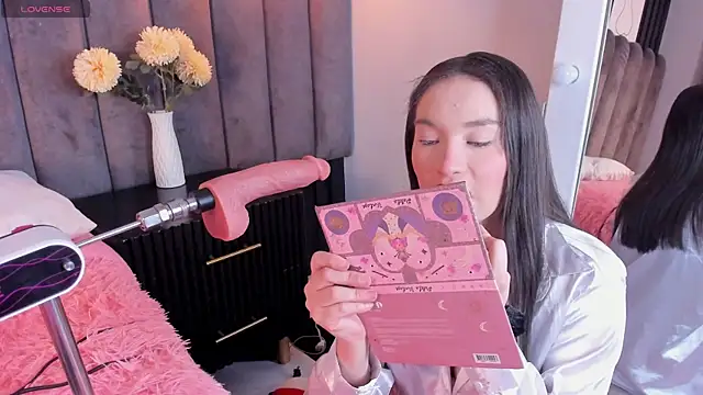 chelsea bolton  online show from October 22, 2025, 1:00 pm