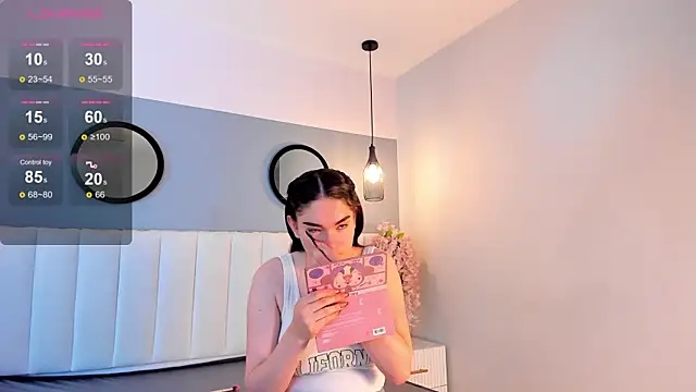 Snapshot of chelsea_bolton_ chatting on April 5, 2026, 12:35 pm chelsea bolton online show from April 5, 2026, 12:35 pm