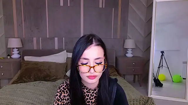 EmmaLawrens online show from February 12, 2025, 3:27 pm