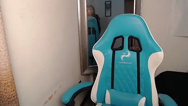 Aleska Miami online show from September 15, 2025, 1:44 pm