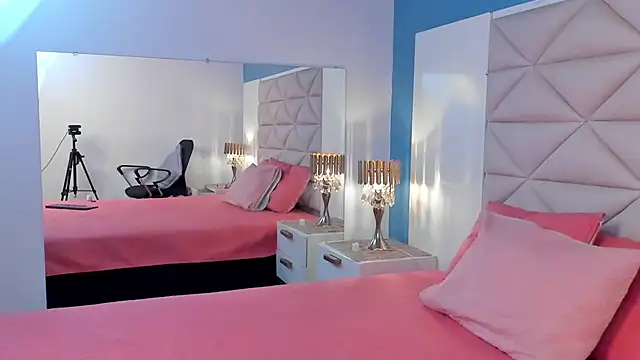 KarenSims online show from March 4, 2025, 7:32 pm