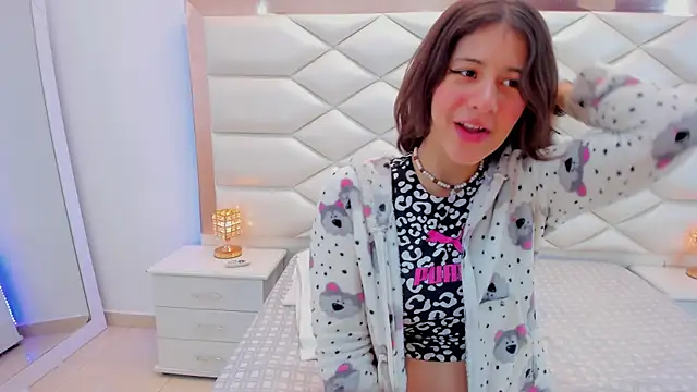 MiaQueen021 online show from January 22, 2025, 12:27 pm