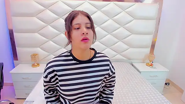 MiaQueen021 online show from January 24, 2025, 12:20 pm