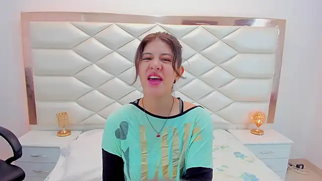 MiaQueen021 online show from January 27, 2025, 12:16 pm