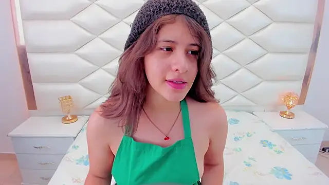 MiaQueen021 online show from January 27, 2025, 6:20 pm