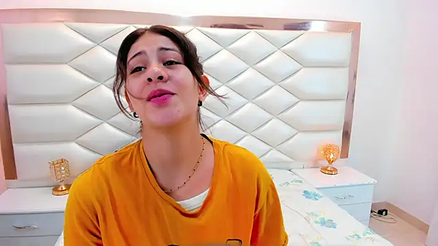 MiaQueen021 online show from January 28, 2025, 12:32 pm