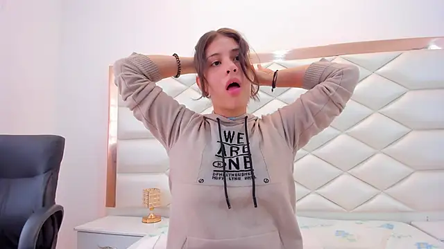 MiaQueen021 online show from January 29, 2025, 3:15 pm