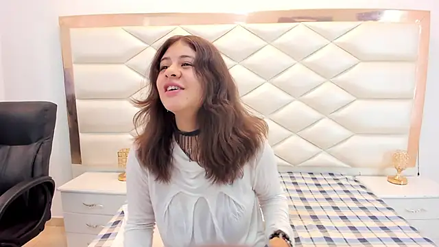 MiaQueen021 online show from February 6, 2025, 12:26 pm