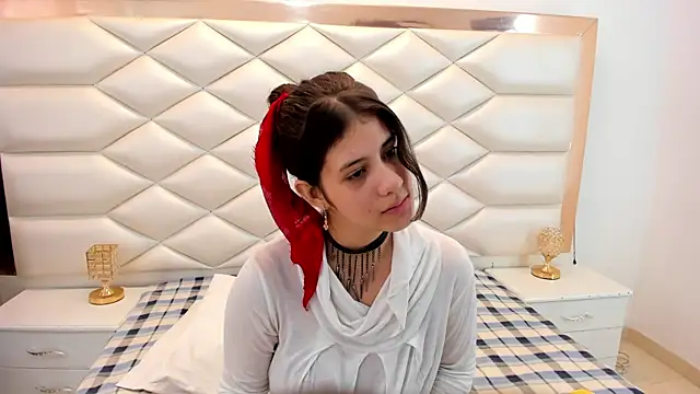 MiaQueen021 online show from February 6, 2025, 3:31 pm