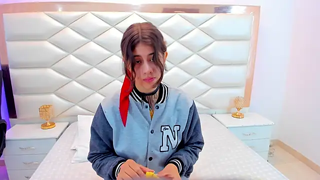 MiaQueen021 online show from February 10, 2025, 12:39 pm