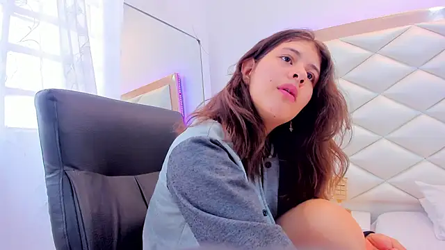 MiaQueen021 online show from February 10, 2025, 3:42 pm